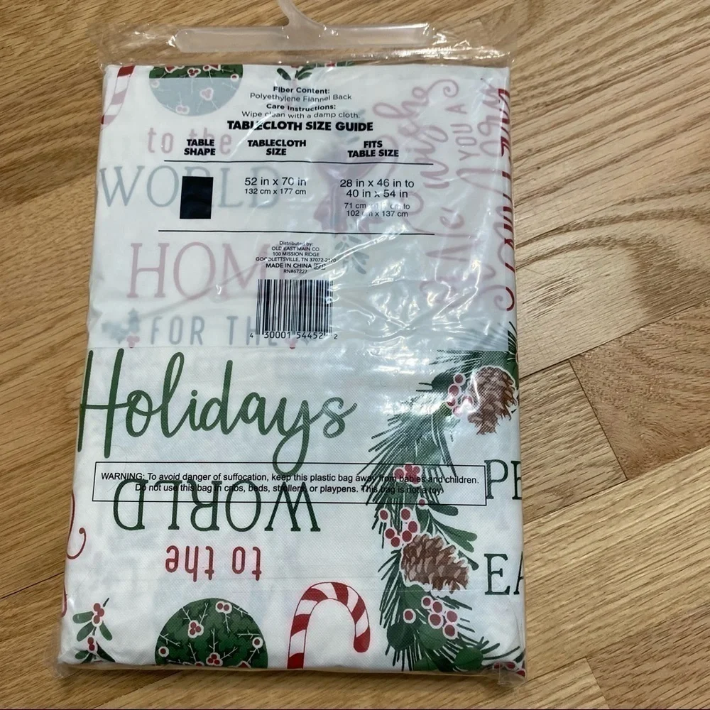 Christmas Rectangle Table Cloth Wreath Merry Peace on Earth NEW